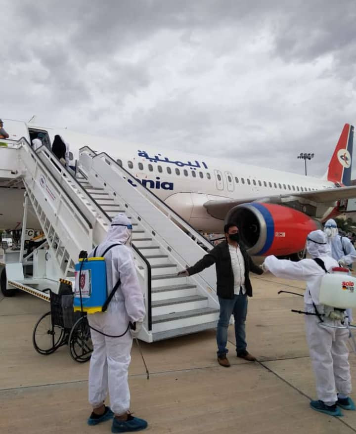 وصول الدفعة الأولى من العالقين اليمنيين بالاردن الى مطار سيئون