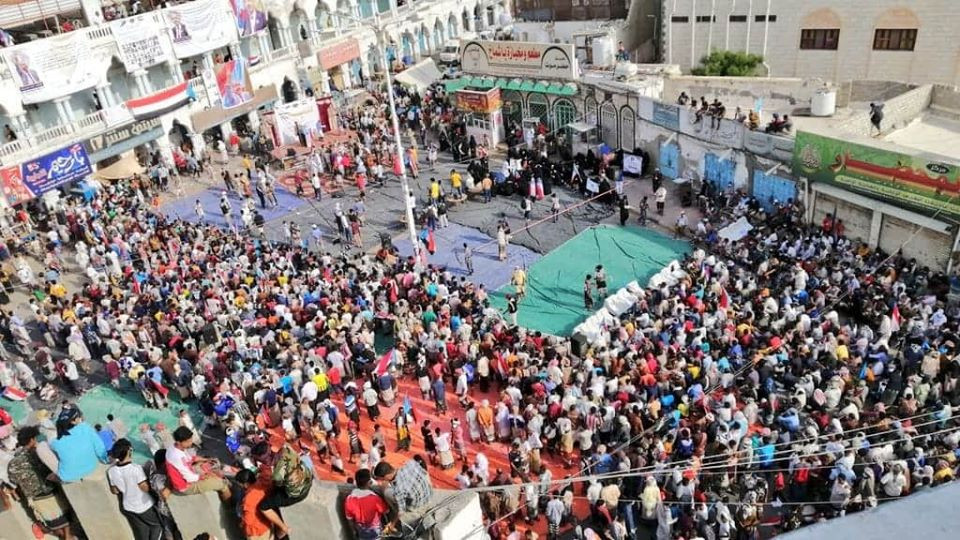 حشود جماهيرية كبيرة تبدأ بالإحتشاد في #المكلا