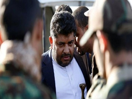 الحوثي يعرض منازل هادي وعلي محسن للبيع
