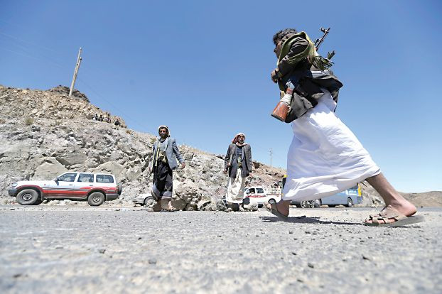 القبائل تتداعى في إب وتحشد مسلحيها بعد جريمة قتل تورط فيها قيادي ومسئول أمني حوثي .. تفاصيل