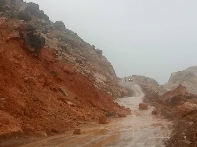 تسببت بانزلاقات صخرية.. هطول أمطار غزيرة على جزيرة سقطرى